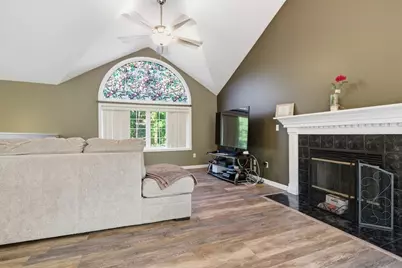 37 Moreland Green Dr, Worcester, MA 01609 - Photo 3