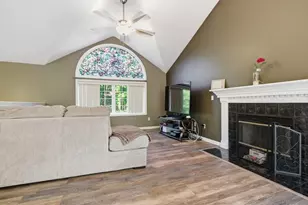 37 Moreland Green Dr, Worcester, MA 01609 - Photo 3