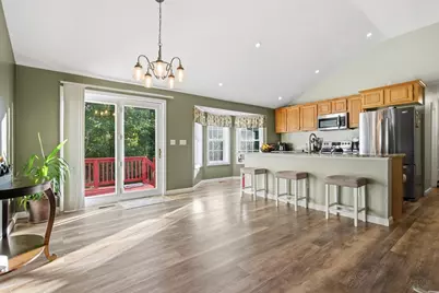 37 Moreland Green Dr, Worcester, MA 01609 - Photo 5