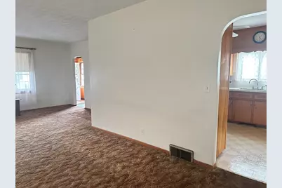 15 Bristol St, Ludlow, MA 01056 - Photo 11