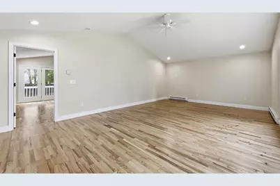 5 Kurtz St, Chicopee, MA 01013 - Photo 7