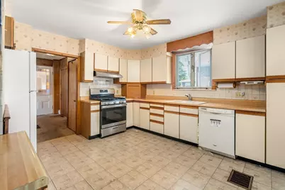 25 Curve St, Newton, MA 02465 - Photo 15