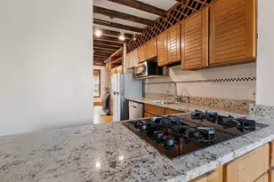 31 Myrtle St, Boston, MA 02114 - Photo 5