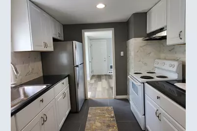 725 Bay St, Springfield, MA 01109 - Photo 15