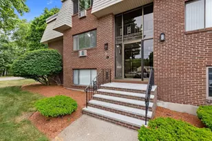 5 Hallmark Gdns, Burlington, MA 01803 - Photo 1