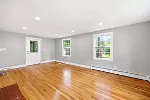 43 Elm St, East Longmeadow, MA 01028 - Photo 9