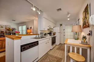 57 Amity Pl, Amherst, MA 01002 - Photo 9