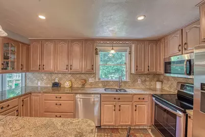 21 Tosca Drive, Brockton, MA 02301 - Photo 9