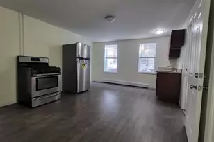 9 Bowers St, Lowell, MA 01854 - Photo 3