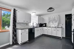135 Bulat Dr, Springfield, MA 01129 - Photo 11