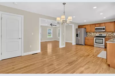 8-10 Begley St #10, Agawam, MA 01001 - Photo 9