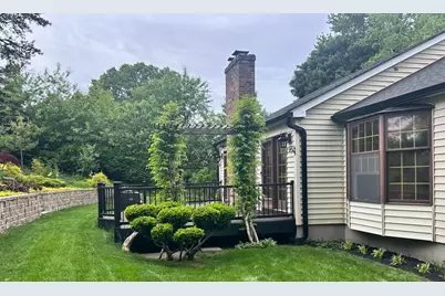 608 Pinewood Dr, Longmeadow, MA 01106 - Photo 3