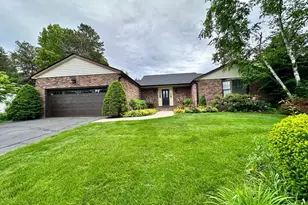 608 Pinewood Dr, Longmeadow, MA 01106 - Photo 1