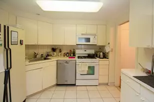 22 Chestnut Pl, Brookline, MA 02445 - Photo 5