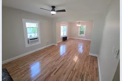 49 Corona St, Springfield, MA 01104 - Photo 3