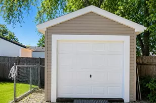 40 Partridge Dr, Springfield, MA 01119 - Photo 5