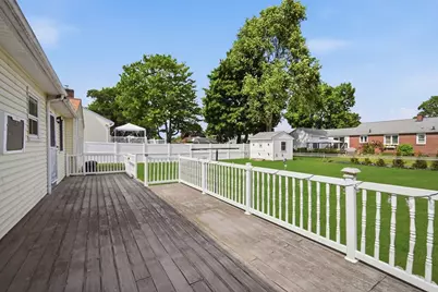 37 Woodcrest Ct, Chicopee, MA 01020 - Photo 5