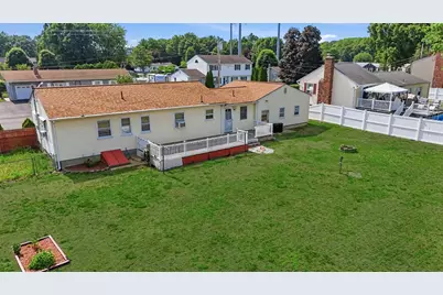37 Woodcrest Ct, Chicopee, MA 01020 - Photo 3