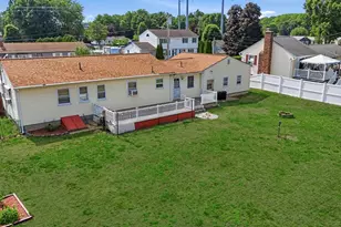 37 Woodcrest Ct, Chicopee, MA 01020 - Photo 3