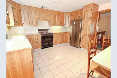 8 Deerfield Rd, Shrewsbury, MA 01545 - Photo 3