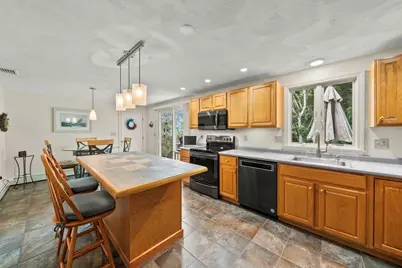 31 Emerald Dr, Lynn, MA 01904 - Photo 9