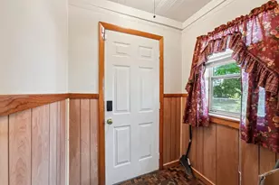 136 Maynard St, Springfield, MA 01109 - Photo 3