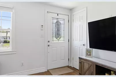 303 College St, Chicopee, MA 01020 - Photo 5