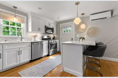 42 Hale St, Newburyport, MA 01950 - Photo 9