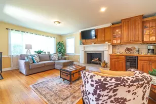 28 Parker St, East Longmeadow, MA 01028 - Photo 3