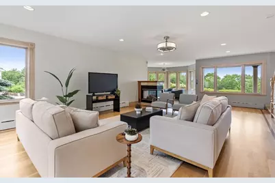 258 Hill St, Leominster, MA 01453 - Photo 15