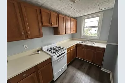 33 Malvey St #2F, Fall River, MA 02720 - Photo 3