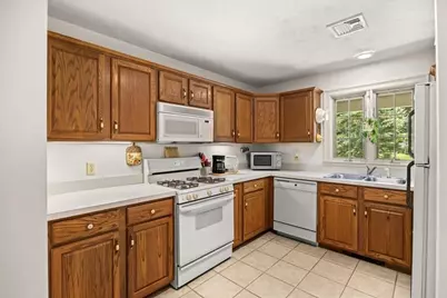 68 Middleboro Ave, Taunton, MA 02780 - Photo 13