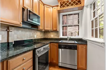 78 Phillips St #3, Boston, MA 02114 - Photo 9