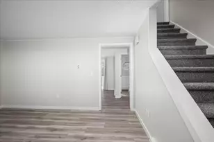 270 Sunderland Rd, Worcester, MA 01604 - Photo 9
