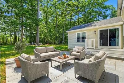 88 Northbridge St, Mendon, MA 01756 - Photo 7