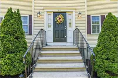 88 Northbridge St, Mendon, MA 01756 - Photo 9