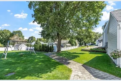22 Abbott Rd, Waltham, MA 02452 - Photo 5
