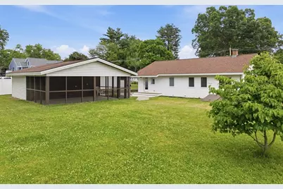 40 Pine St, Hudson, MA 01749 - Photo 3