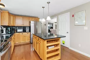 45 Metacomet Ave, Taunton, MA 02718 - Photo 9