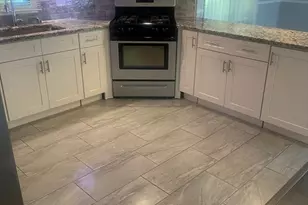 18 Parkwood Dr, West Springfield, MA 01089 - Photo 5