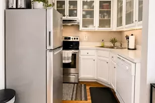1607 Commonwealth Ave, Boston, MA 02135 - Photo 5