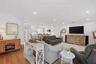 40 Salisbury St, Fall River, MA 02724 - Photo 3