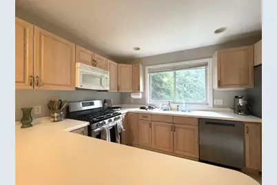 421 Captain Eames Cir #421, Ashland, MA 01721 - Photo 5