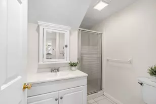 21 Hawkes St, Marblehead, MA 01945 - Photo 9