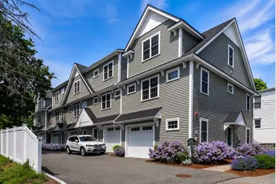 61 Valley St #1, Wakefield, MA 01880 - Photo 3