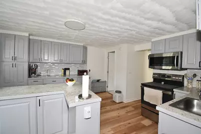 106 Suffolk St, Springfield, MA 01109 - Photo 9