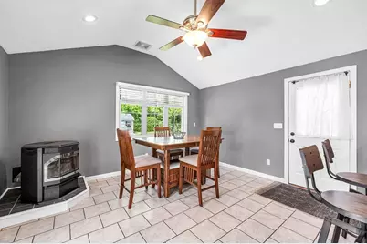 46 Rochford Cir, Springfield, MA 01128 - Photo 9