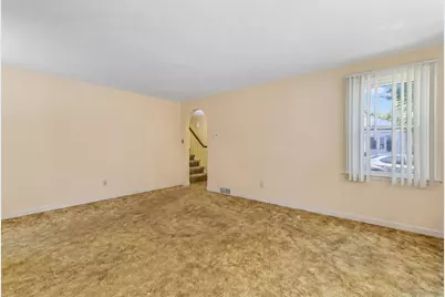 27 Kinnicutt Rd, Worcester, MA 01602 - Photo 5