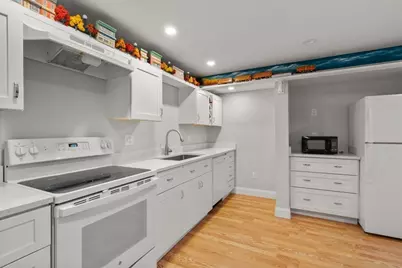 10 Auburn Rd, Wellesley, MA 02481 - Photo 25