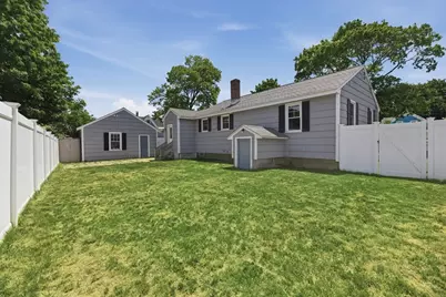 5 Vine St, Amesbury, MA 01913 - Photo 3